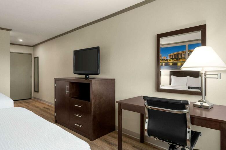 Hotel Baymont By Wyndham Monterey Park