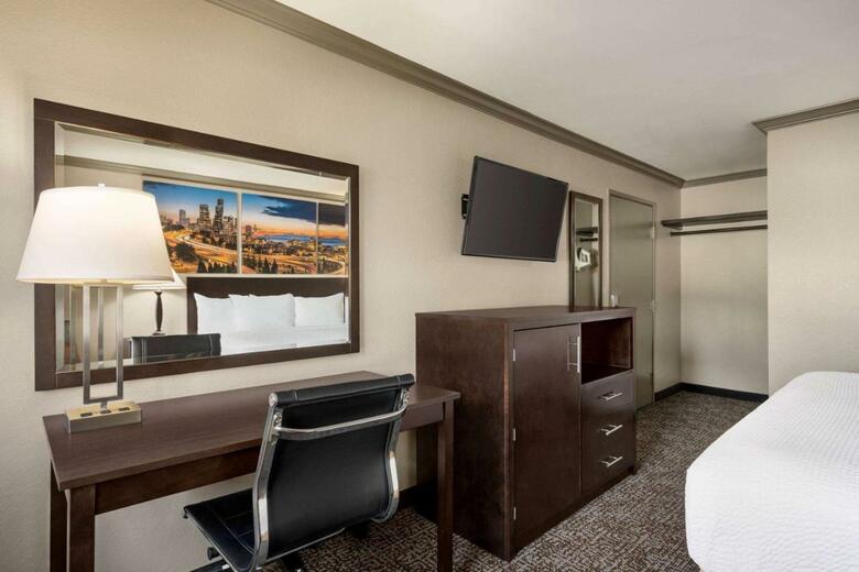 Hotel Baymont By Wyndham Monterey Park