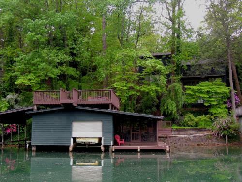 Water's Edge Home
