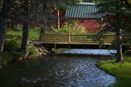 Lodge Ten Sleep Cabin