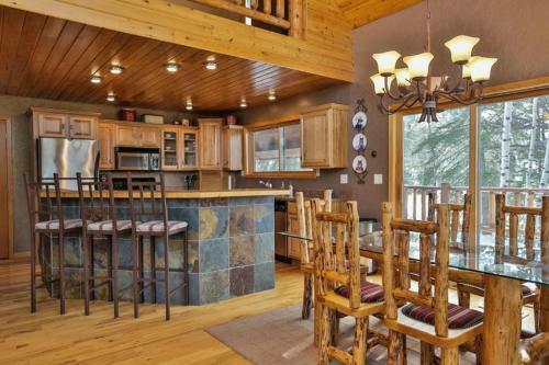 Deep Snow Lodge