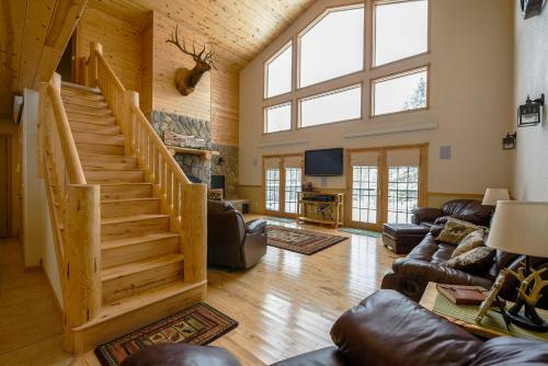 Twisted Pines Lodge