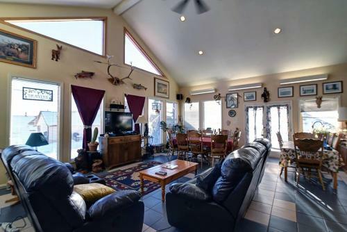 Apartamento Cozy Suite W/ Private Bath, Gym, & Sauna!
