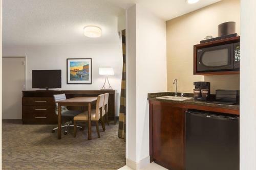 Hotel Embassy Suites Baltimore - At Bwi Airport