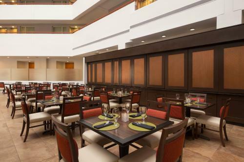 Hotel Embassy Suites Baltimore - At Bwi Airport