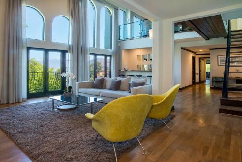 Breathtaking Spanish Villa In Hollywood Hills