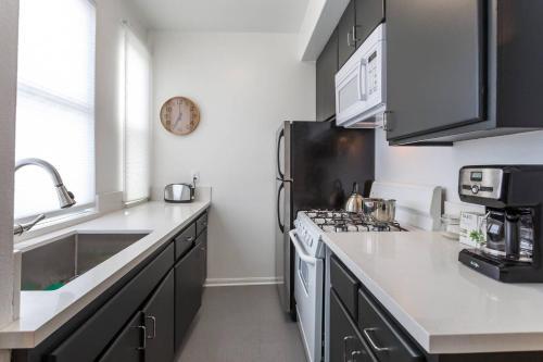 204 Sunset � Silverlake Sunset Apartment 7.45