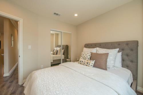 Glamorously Furnished Hollywood Home - Central