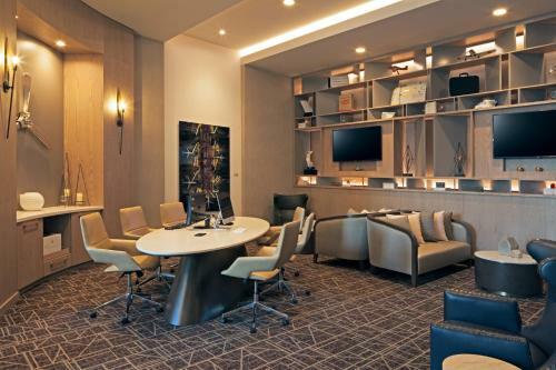 H Hotel Los Angeles, Curio Collection By Hilton