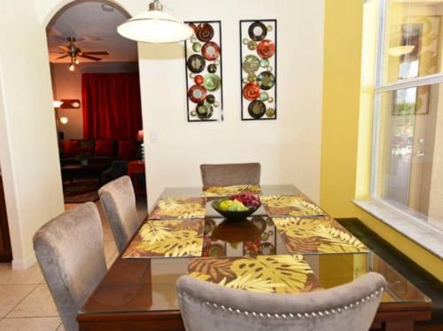 Yellow Hearth 318
