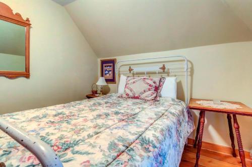 Amato Carriage House, Upper Level