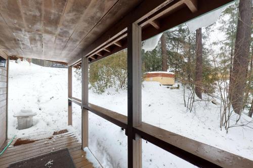 Hall's All-seasons Lake House