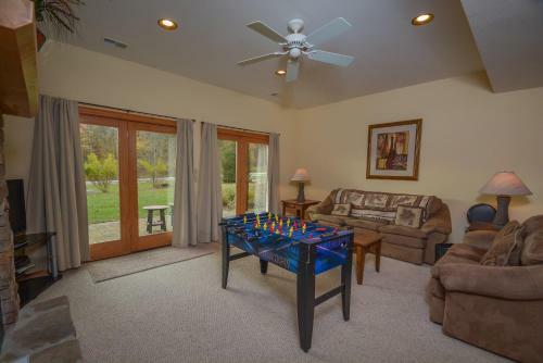 Mountain Top Lodge Four-bedroom Holiday Home