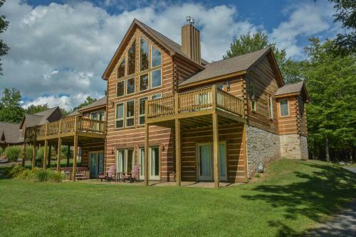 Mountain Top Lodge Four-bedroom Holiday Home