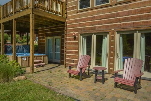 Mountain Top Lodge Four-bedroom Holiday Home