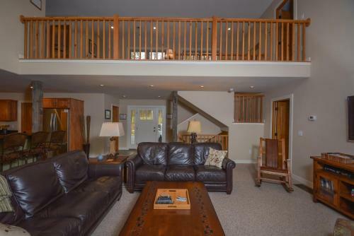 Barley Moon Retreat Five-bedroom Holiday Home
