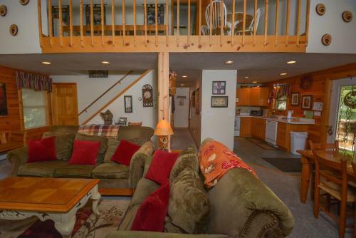 Mountain Memories Four-bedroom Holiday Home
