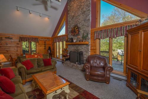 Mountain Memories Four-bedroom Holiday Home