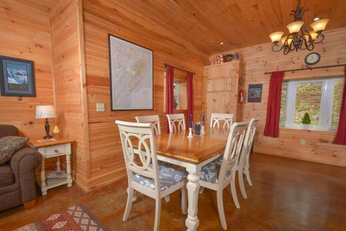 Hideout At Red Pines Three-bedroom Holiday Home