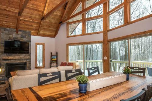 Mountain Crest Villa Five-bedroom Holiday Home
