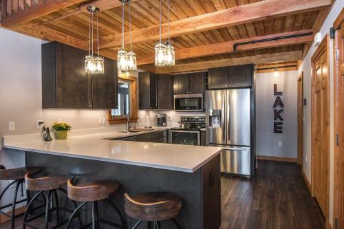 Mountain Crest Villa Five-bedroom Holiday Home