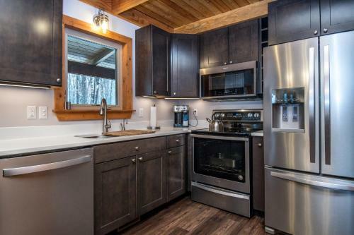 Mountain Crest Villa Five-bedroom Holiday Home
