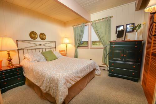 Woodhaven Four-bedroom Holiday Home