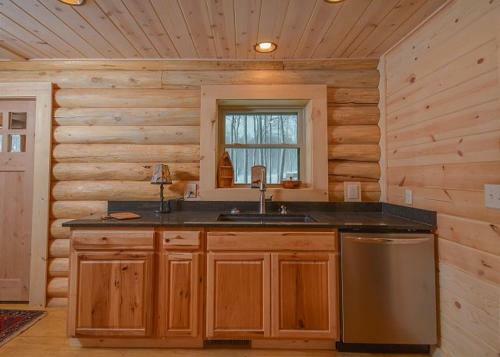 Big Log Lodge Four-bedroom Holiday Home