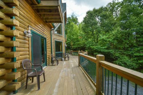 Cozy Bear Chalet Four-bedroom Holiday Home