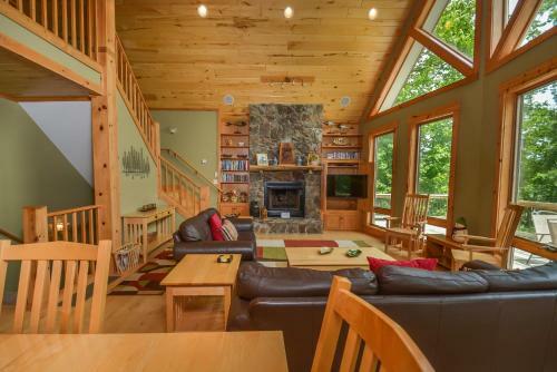 Wispering Heights Four-bedroom Holiday Home