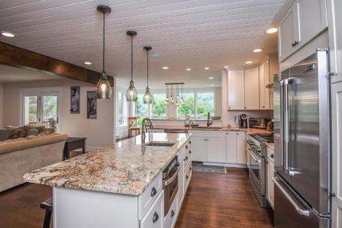 Lake Stone Manor Five-bedroom Holiday Home