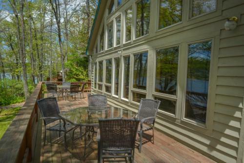 Over The Rainbow Four-bedroom Holiday Home