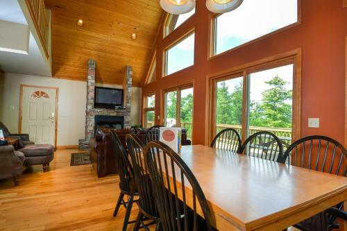 Rocky Adventures Five-bedroom Holiday Home