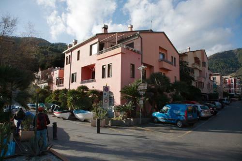 Albergue Affittacamere Lo Scoglio (guesthouse)