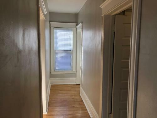 Large, Spacious And Close To Uptown & Downtown!