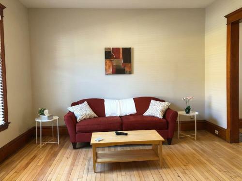 Large, Spacious And Close To Uptown & Downtown!