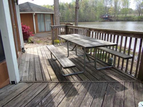 Lake Myers Lakeside Villa 16