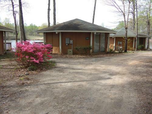 Lake Myers Lakeside Villa 16