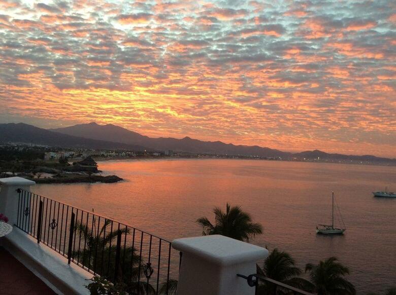 Hotel Dolphin Cove Inn