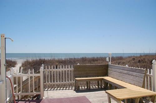 Apartamento 1068-103 Crescent Beach Villas Condo