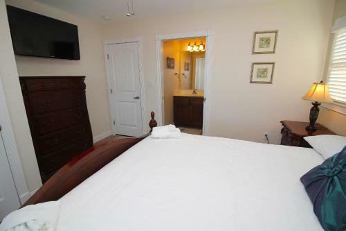 Suits Us At Kees Vacations