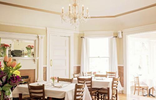 Bed & Breakfast 1801 First Luxury Inn
