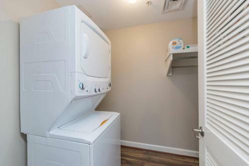 University Apartment @ Hillsboro Village