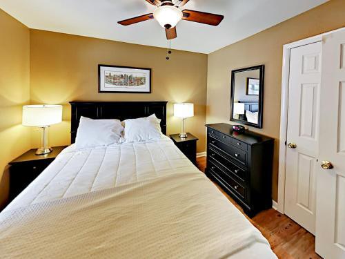 Landmark Mcmillin Court Apartment 4