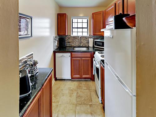 Landmark Mcmillin Court Apartment 4