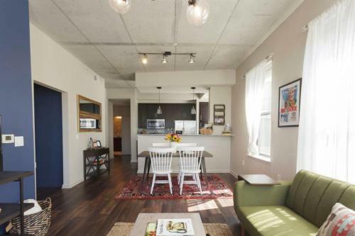Chic West End Apartment