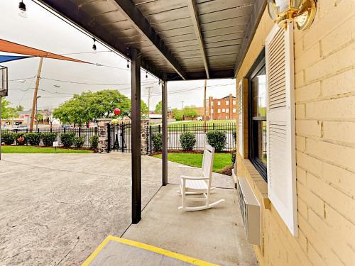 Landmark Mcmillin Court Apartment 1