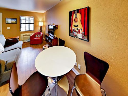 Landmark Mcmillin Court Apartment 1