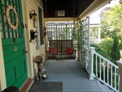 Armistead Cottage Bed & Breakfast