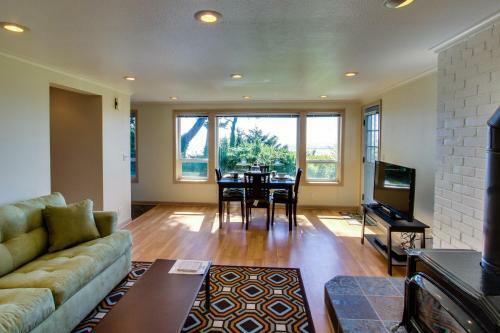 Agate Beach Oceanfront Lodge